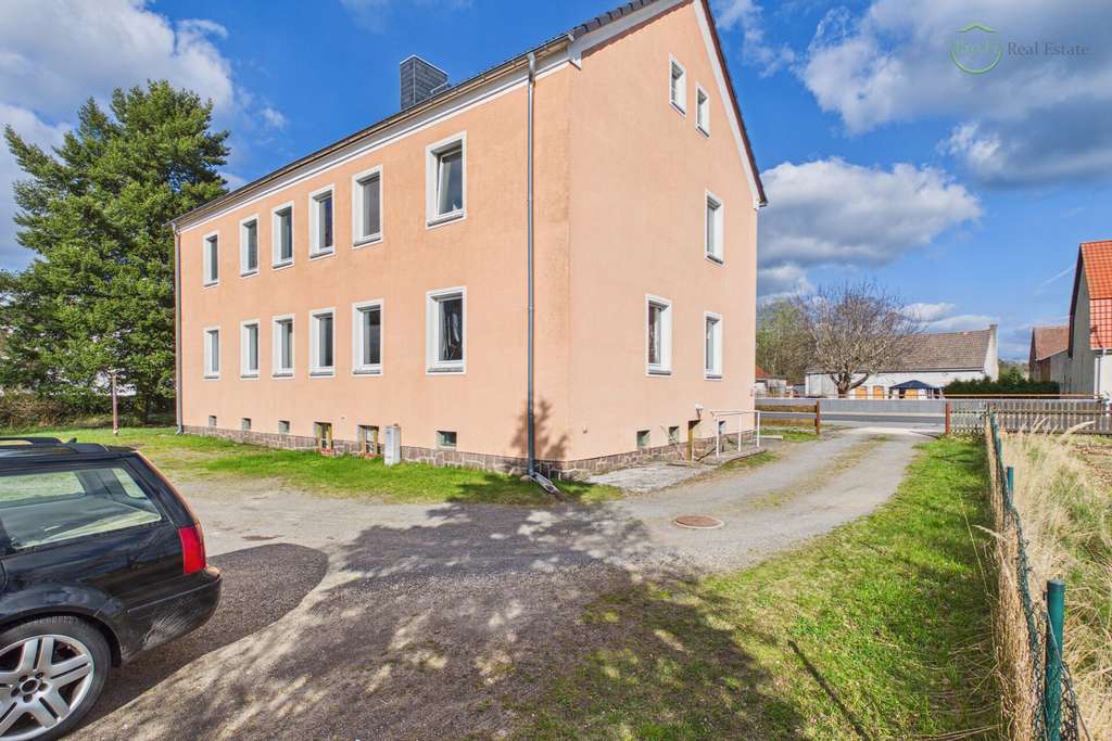 Immobilie in Hohenleipisch - Gepflegtes Mehrfamilienhaus mit 4 Wohneinheiten, Garagen und Ausbaupotenzial - Bild 1