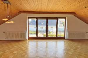 Ruhige 3-Zimmer-Wohnung mit Parkett, Einbauküche und französischem Balkon