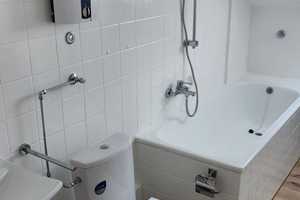 Moderne frisch renovierte Dachgeschosswohnung in gepflegtem Familienhaus – Rathenaustraße 3, 42277 Wuppertal – Vorschaubild 4