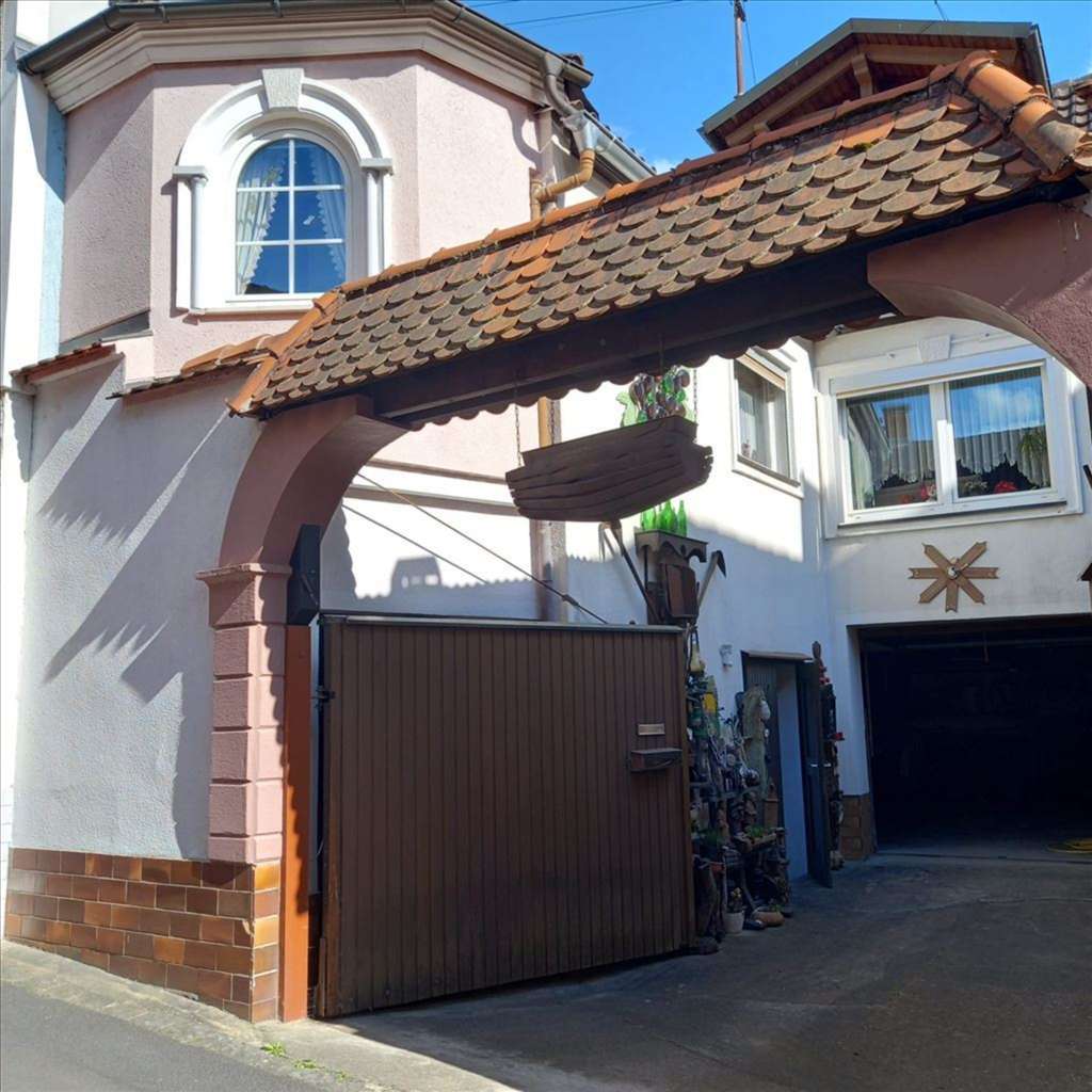 Immobilie in Thüngersheim - Viel Platz, viel Charme, viel Potenzial im Altort Thüngersheim - Bild 0