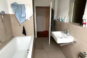 Gut geschnittene 5-Zimmer-Dachgeschosswohnung mitten im Herzen von Wiesbaden! – Kirchgasse 19, 65185 Mitte, Wiesbaden – Vorschaubild 4