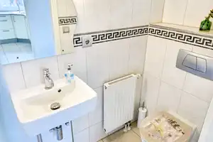 Fernwärme mit Energiekennwert "C"! Endreihenhaus mit ca. 197 m² Wohn- und Nutzfläche! – Hamburg – Vorschaubild 6
