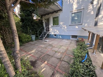 3-Zimmer-Hochparterre-Wohnung mit sehr großer Terrasse (ca. 30 qm)