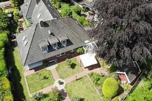 Von Privat - Großzügiger Bungalow mit Einliegerwohnung in zentraler Lage – Die vollständige Adresse der Immobilie erhältst du vom Anbieter., 26160 Bad Zwischenahn – Vorschaubild 1