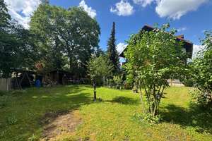 Bezugsfrei! Große 3-Zi.-DG-Whg. mit Südbalkon, Kachelofen und eigenem Gartenanteil, inkl. Garage – Die vollständige Adresse der Immobilie erhältst du vom Anbieter., 81739 Waldperlach, München – Vorschaubild 2