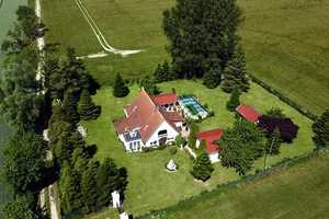 Sonniges Einfamilienhaus mit Einliegerwohnung und Schwimmbad in Alleinlage! – Rügen (Kreis) – Vorschaubild 1