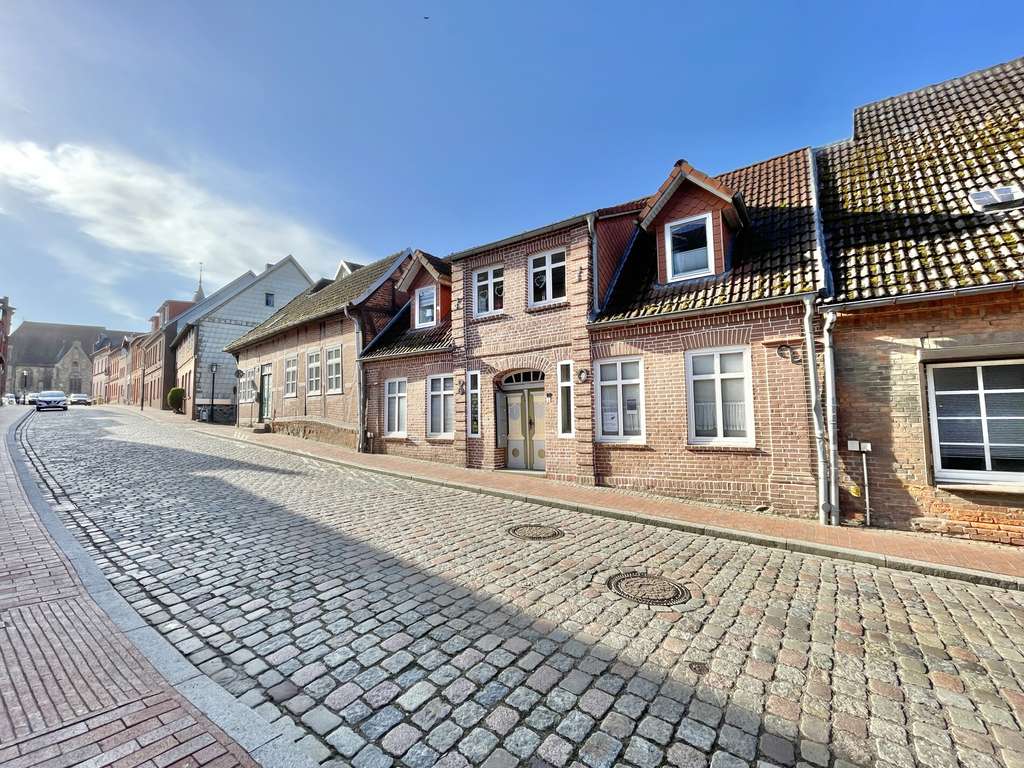 Immobilie in Gadebusch - Super Anlageobjekt mit 4 Wohneinheiten und guter Rendite in Gadebusch - 1995 aufwendig saniert - Bild 2