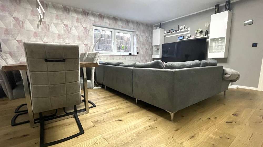 Immobilie in Carlsberg - Schön geschnittene 3-Zimmer-Wohnung im Souterrain eines topgepflegten 6-Parteienhauses - Bild 1