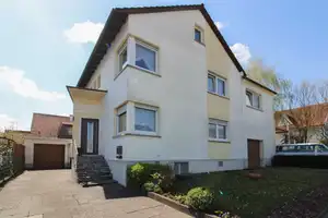 Großzügig. Vielseitig. Familienfreundlich – Ihr 2-Familienhaus mit Entwicklungspotenzial – Main-Kinzig-Kreis – Vorschaubild 1
