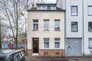 Charmantes Zweifamilienhaus in zentraler Lage mit vielfältigen Nutzungsmöglichkeiten – Die vollständige Adresse der Immobilie erhältst du vom Anbieter., 50823 Ehrenfeld (Ortsteil), Köln – Vorschaubild 1