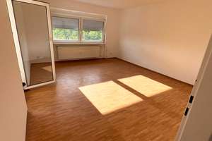 3-Raum-Wohnung mit Balkon und Parkplatz in Frankfurt am Main 