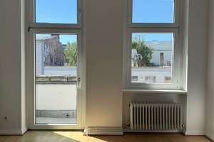 Bezugsfrei & frisch renoviert – charmante 2-Zimmer-Altbauwohnung mit Süd-Loggia im Leopoldkiez