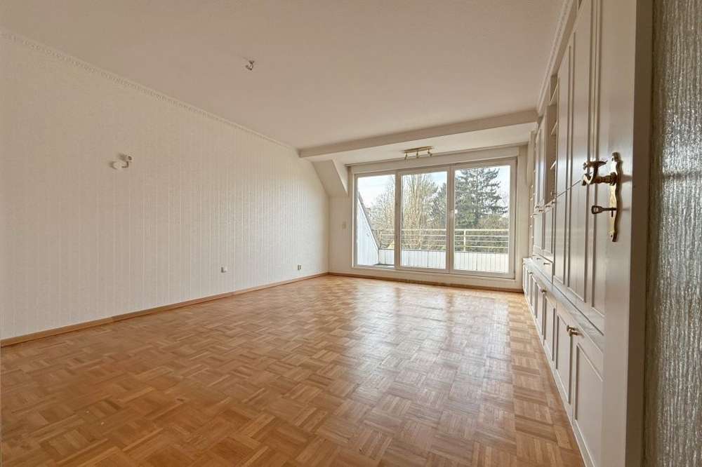 gemütliche 3 Zi. DG-Wohnung in Hamburg Rissen: 74 m² mit Südwest-Loggia & Garage in familiärer Lage, Hamburg – Bild 3