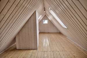 Lichtdurchflutete DG-Wohnung mit ausgebautem Dachboden – Die vollständige Adresse der Immobilie erhältst du vom Anbieter., 70469 Bahnhof Feuerbach, Stuttgart – Vorschaubild 8