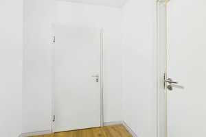 Stilvoll renovierte 1-Zimmer-Wohnung mit Balkon in grüner Stadtlage – München – Vorschaubild 4