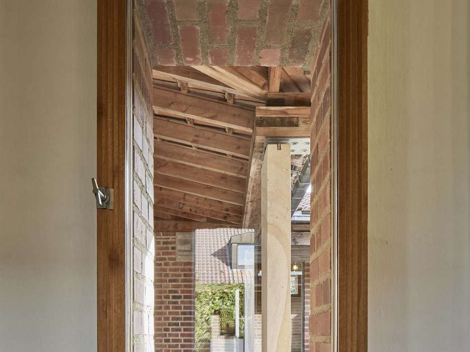 BLICK ATRIUM MIT SÄULENGANG