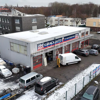 Lagerfläche mit Hebebühnen | 5 ebenerdige Rolltore | Umkleiden
