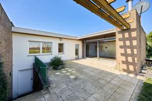 Wunderbarer Blick inklusive! Erbpacht - Sanierungsbedürftiger Bungalow mit Garage