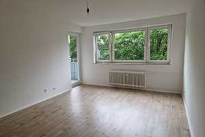 Helle 3-Zimmer-Wohnung mit Balkon *frisch renoviert* – Haaner Straße 72, 42719 Solingen – Vorschaubild 1