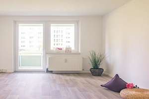 Wunderschöne Erdgeschosswohnung mit Einbauküche und Balkon – Stollberger Str. 39, 9119 Kapellenberg, Chemnitz – Vorschaubild 1