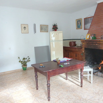 TRADITIONELLES LANDHAUS MIT GRUNDSTÜCK