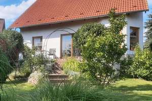 Gepflegtes Einfamilienhaus mit schönem Garten im Grünen – Die vollständige Adresse der Immobilie erhältst du vom Anbieter., 17192 Waren (Müritz) – Vorschaubild 1