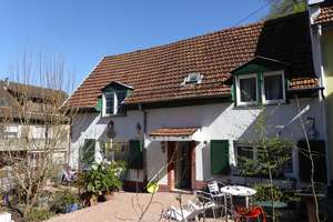 Gemütliche Doppelhaushälfte mit Holzfensterläden, Kamin, Terrasse und Stellplatz in Schlierbach!
