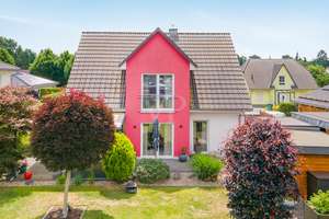 Modernes Einfamilienhaus auf liebevoll angelegtem Grundstück - In unmittelbarer Seenähe