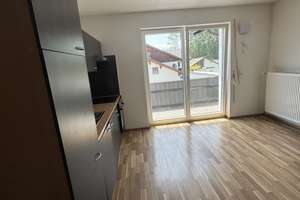 Helle 4-Zimmer Wohnung mit Balkon in Stephansposching