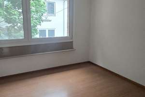 Zuhause mit 3 Zimmern in der Kölner Altstadt, die Wohnung ist nicht renoviert. – Pantaleonsmühlengasse 22-24, 50676 Altstadt/Süd, Köln – Vorschaubild 4