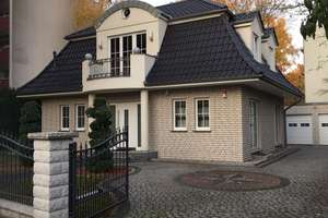 Exklusives Mansarddachhaus mit Keller, Doppelgarage in ruhiger Lage ohne Provision von Privat – Die vollständige Adresse der Immobilie erhältst du vom Anbieter., 12305 Lichtenrade, Berlin – Vorschaubild 2