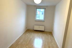 2-Zimmer Dachgeschosswohnung mit Durchgangszimmer ohne Aufzug in Berlin Wedding -U-Bahn Pankstr. – Die vollständige Adresse der Immobilie erhältst du vom Anbieter., 13357 Gesundbrunnen, Berlin – Vorschaubild 2