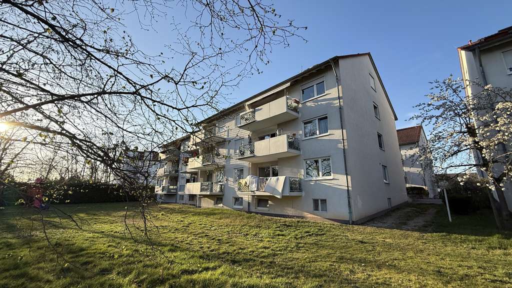 Immobilie in Alsbach-Hähnlein - ### MODERNE 4 Zi.-WOHNUNG MIT BALKON UND BLICK, TG-STELLPLATZ, FREI AB OKTOBER ### - Bild 0