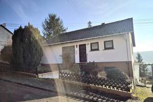 Freistehendes Ein- oder Zweifamilienhaus mit Möglichkeiten – für Ihr Zuhause oder Ihre Zukunft – Die vollständige Adresse der Immobilie erhältst du vom Anbieter., 66688 Sankt Julian – Vorschaubild 2