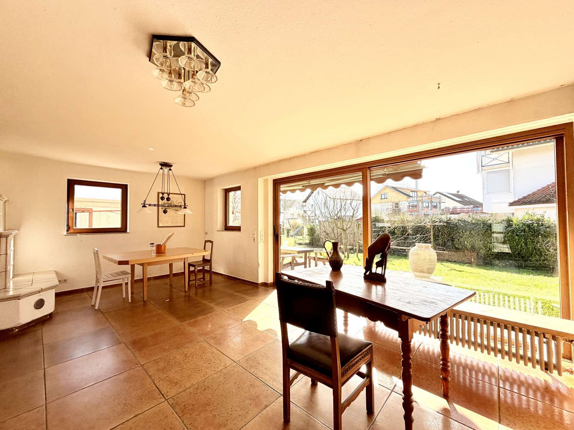 Immobilie in Sasbach am Kaiserstuhl - Charmantes Einfamilienhaus mit 5,5 Zimmern und großzügigem Grundstück - Bild 6