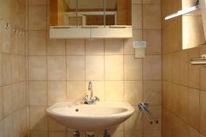 Zimmer mit Kochgelegenheit und eigener Dusche mit WC über den Flur in Karlsruhe-Durlach! – Die vollständige Adresse der Immobilie erhältst du vom Anbieter., 76227 Durlach, Karlsruhe – Vorschaubild 4