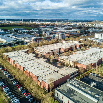 PROVISIONSFREI: Gepflegte Lagerhallen mit Rampen in Köln | RUHR REAL