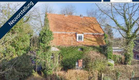 Bild von Wohnen mit Charakter – EFH im Stil einer Villa mit Kamin und Gartenteich in ruhiger Stadtrandlage