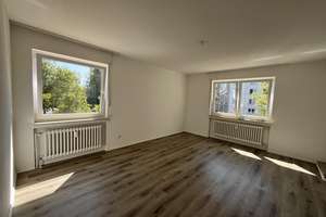 Tolle Wohnung / BALKON + AUFZUG