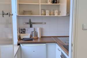 Sonnige 1-Zi-Wohnung mit Balkon, möbliert mit voll ausgestatteter Küche – Alter-St.-Georgs-Platz 9, 80809 Am Riesenfeld, München – Vorschaubild 10