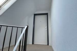 Helle, top Lage teil möblierte 2-Zimmer Dachgeschosswohnung in Stuttgart – Schmidener Straße 210C, 70374 Muckensturm, Stuttgart – Vorschaubild 1