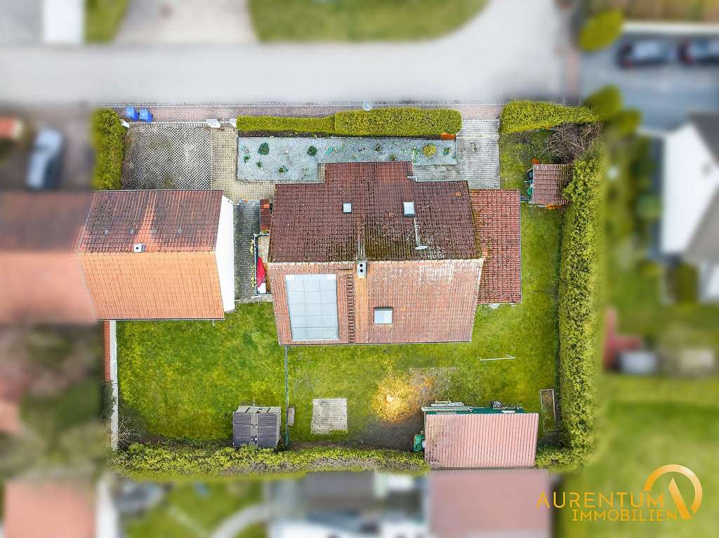 Immobilie in Biburg - Flexibles Zweifamilienhaus mit großem Grundstück und Nebengebäude in ruhiger Lage von Biburg - Bild 1