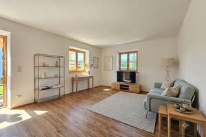 Helle 2-Zimmer-Wohnung mit Garten, Garage und Keller