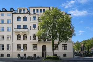 Sanierte, herrschaftliche Jugendstil-Altbauwohnung mit luxuriöser Ausstattung in Toplage Schwabing