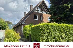 Großes Doppelhaus mit Garten und Garagen - eine Hälfte vermietet