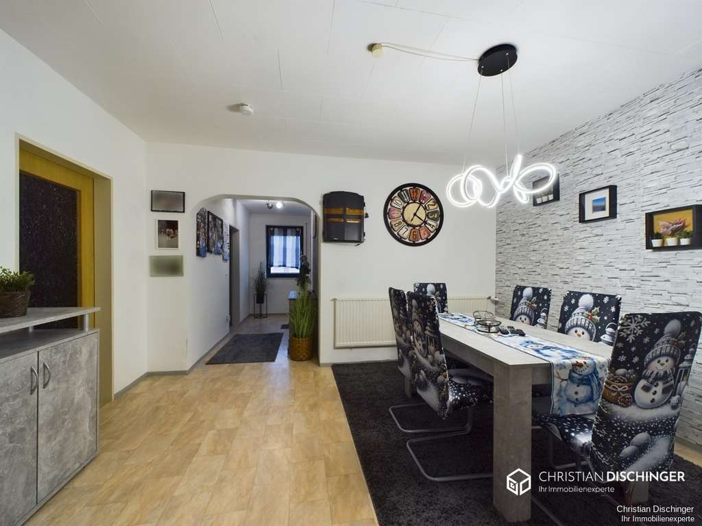 Immobilie in Wenzenbach - Gepflegtes Mehrfamilienwohnhaus * Solide Kapitalanlage mit Entwicklungspotential - Bild 3