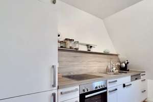 Charmante voll möblierte Maisonette-Wohnung in Stuttgart-Degerloch – Pauschalmiete inkl. Nebenkosten – Zedernweg 10, 70597 Waldau, Stuttgart – Vorschaubild 2