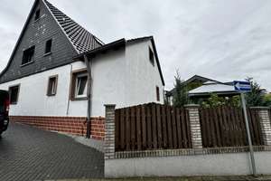 Einfamilienhaus mit Einliegerwohnung und Garagen – Die vollständige Adresse der Immobilie erhältst du vom Anbieter., 53773 Hennef (Sieg) – Vorschaubild 3