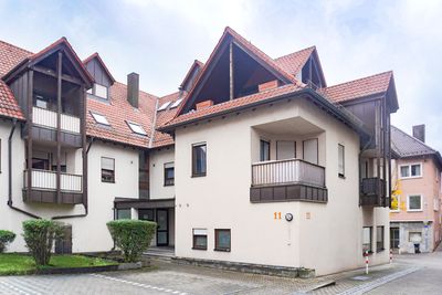 Geräumige 2,5 Zi.-DG-Wohnung mit Loggia und Tiefgaragenstellplatz - Ruhige Citylage in Neckarsulm