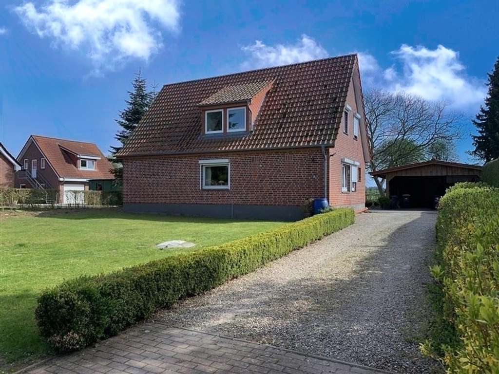 Immobilie in Neukirchen - Charmantes Einfamilienhaus auf traumhafen Grundstück in Feldrandlage - Bild 0